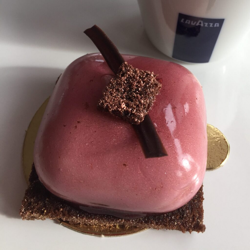 monoporcja biała czekolada ze śliwką elegancki deser na słodki stół Ruda Śląska Ornontowice